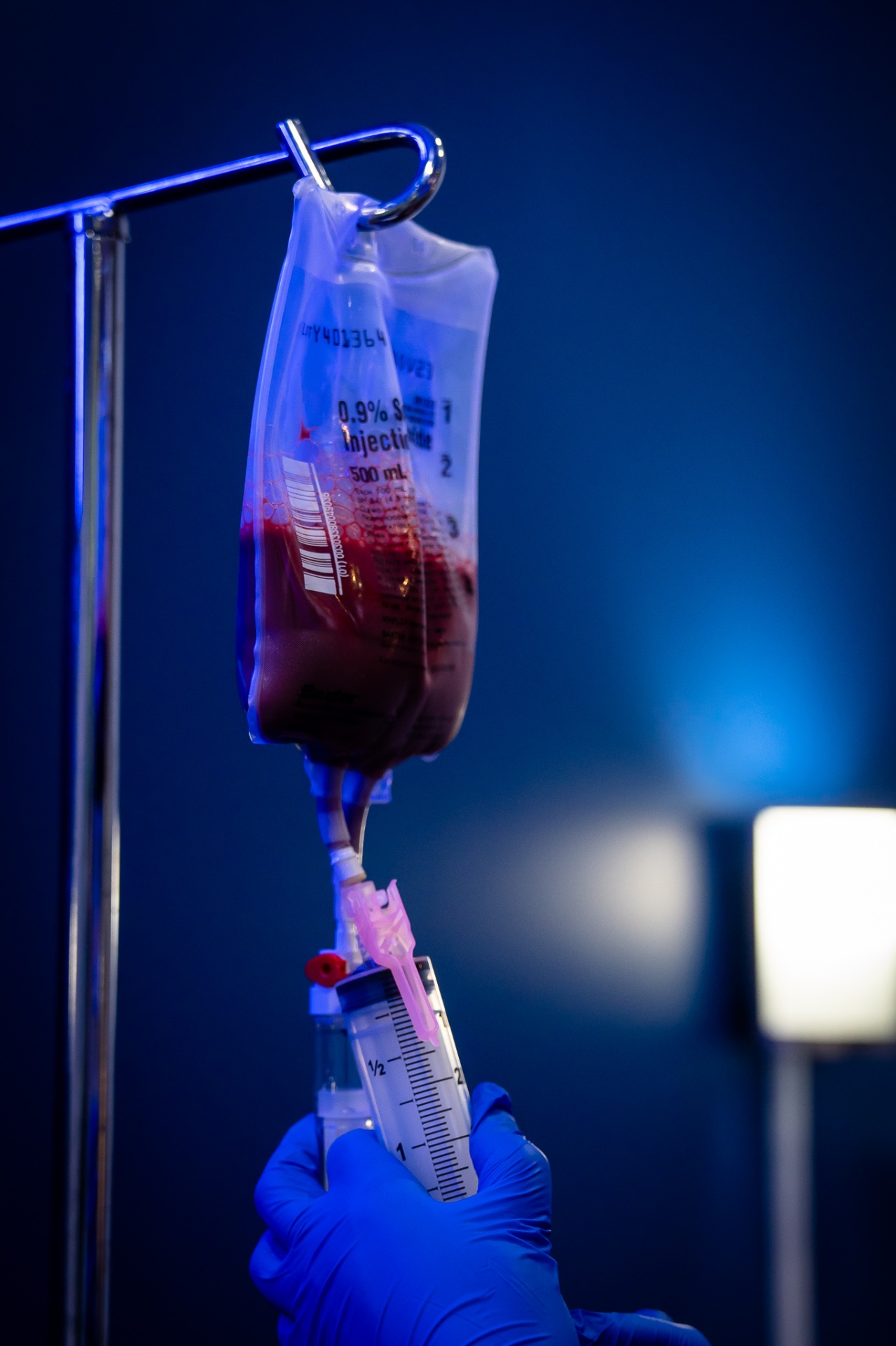 iCRYO Marietta RN preparing an ozone UV IV reinfusion